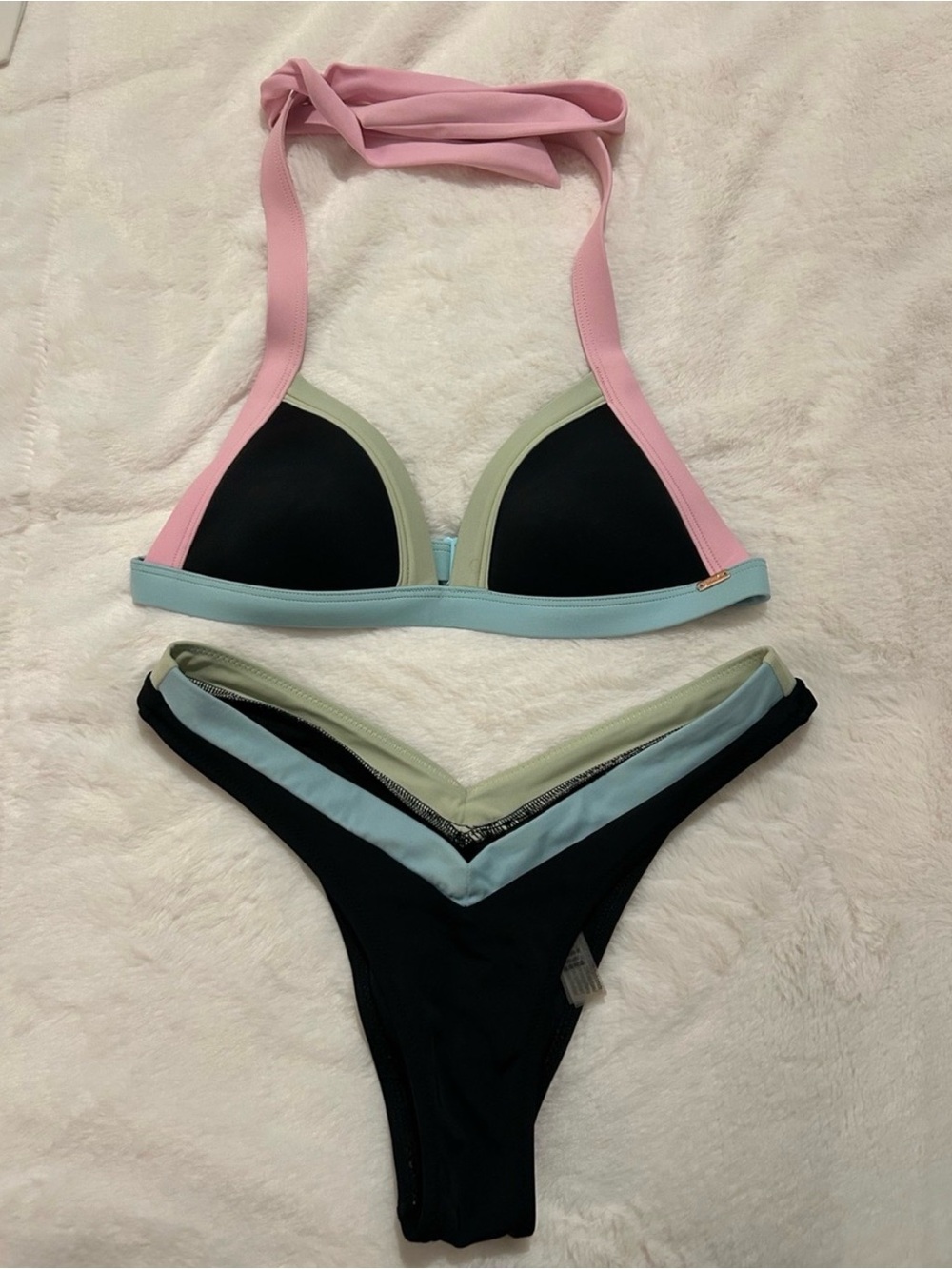 Bikini Clean Out - Picture 2 of 8